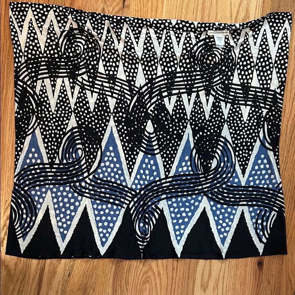 Diane Von Furstenberg Black and White Silk Scarf